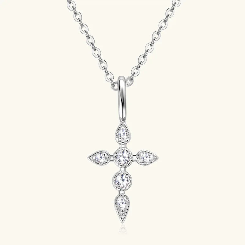 Naszyjnik z zawieszką w kształcie krzyżyka pozłacany z moissanitem