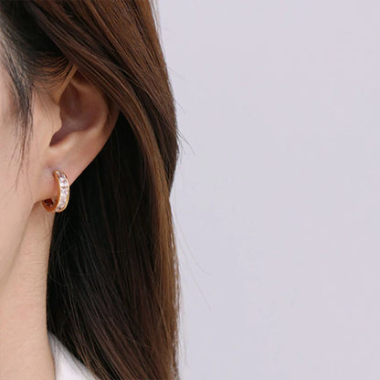 Kolczyki Srebrne Okrągłe Ozdobione z Błyszczącą Cyrkonią